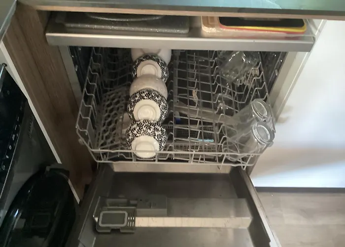Frejus Tout Confort, Climatisation,Plus Ventilation Toutes Les Chambres, Linge De Lit Et De Toilette , Coffre Fort, Lave Vaisselle Machine A Laver Grande Terrasse Couverte Velos Et Wifi Possible