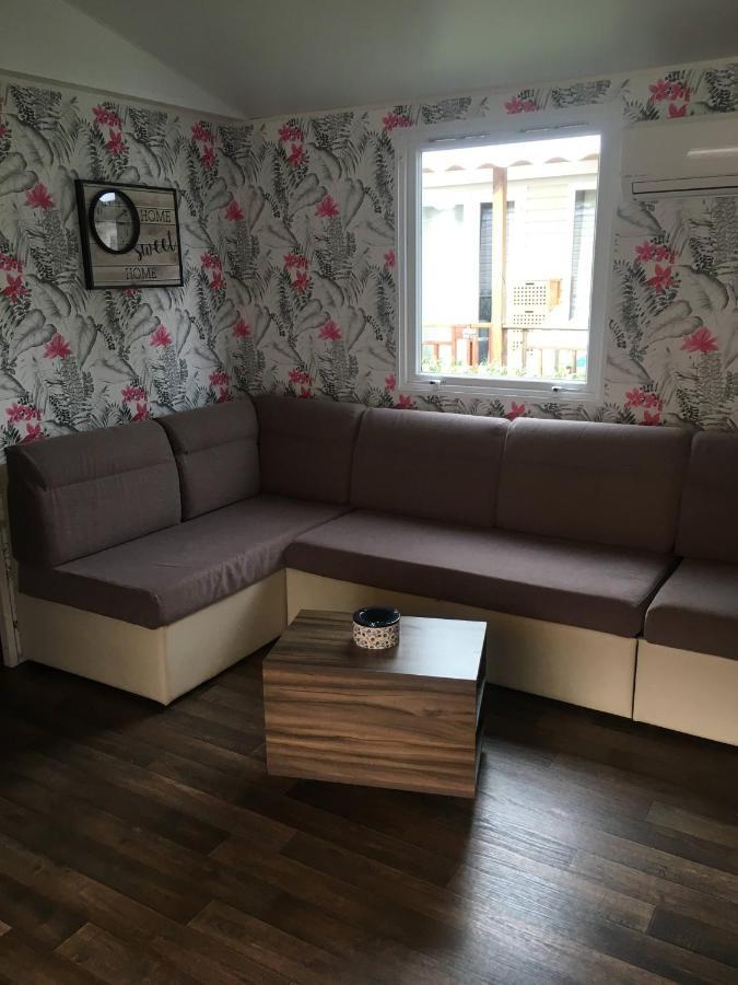 Frejus Tout Confort, Climatisation,Plus Ventilation Toutes Les Chambres, Linge De Lit Et De Toilette , Coffre Fort, Lave Vaisselle Machine A Laver Grande Terrasse Couverte Velos Et Wifi Possible Fréjus