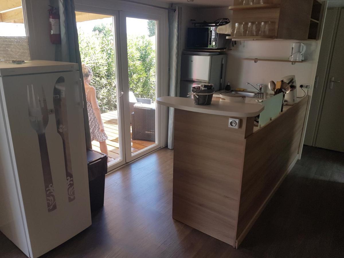 Frejus Tout Confort, Climatisation,Plus Ventilation Toutes Les Chambres, Linge De Lit Et De Toilette , Coffre Fort, Lave Vaisselle Machine A Laver Grande Terrasse Couverte Velos Et Wifi Possible Campingplatz Fréjus