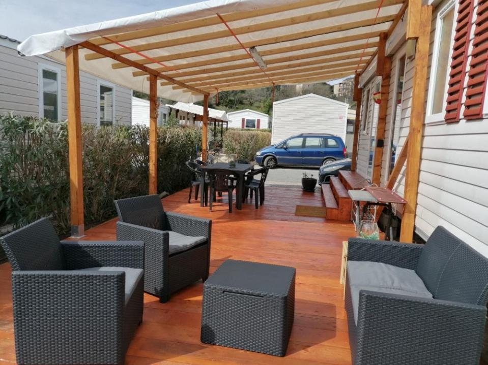 Campingplatz Frejus Tout Confort, Climatisation,Plus Ventilation Toutes Les Chambres, Linge De Lit Et De Toilette , Coffre Fort, Lave Vaisselle Machine A Laver Grande Terrasse Couverte Velos Et Wifi Possible
