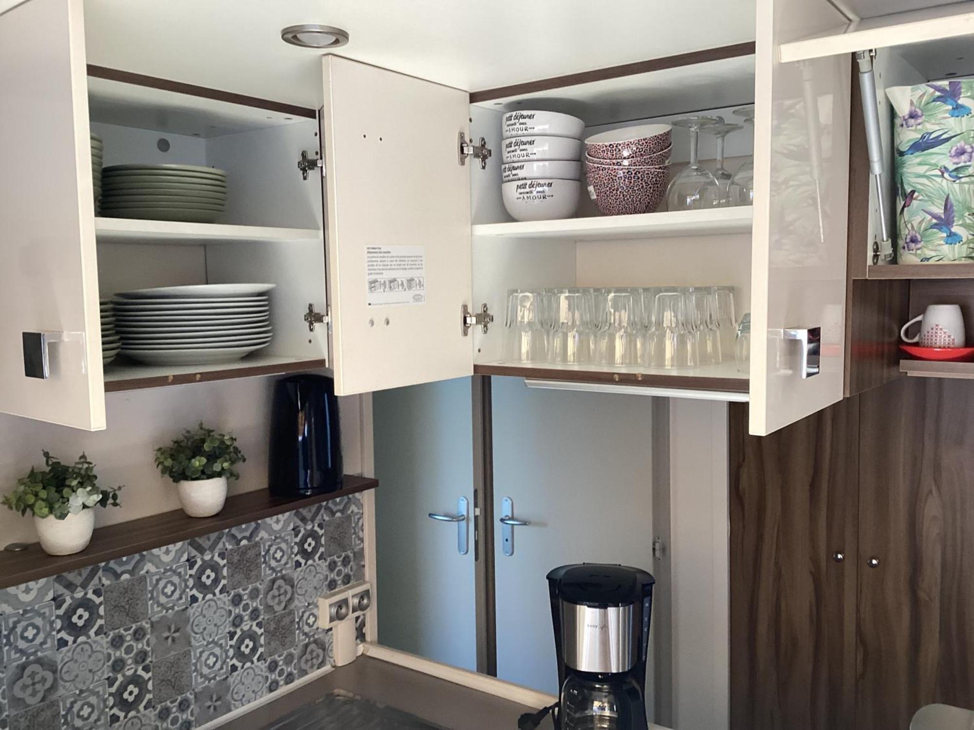 Campingplatz Frejus Tout Confort, Climatisation,Plus Ventilation Toutes Les Chambres, Linge De Lit Et De Toilette , Coffre Fort, Lave Vaisselle Machine A Laver Grande Terrasse Couverte Velos Et Wifi Possible *