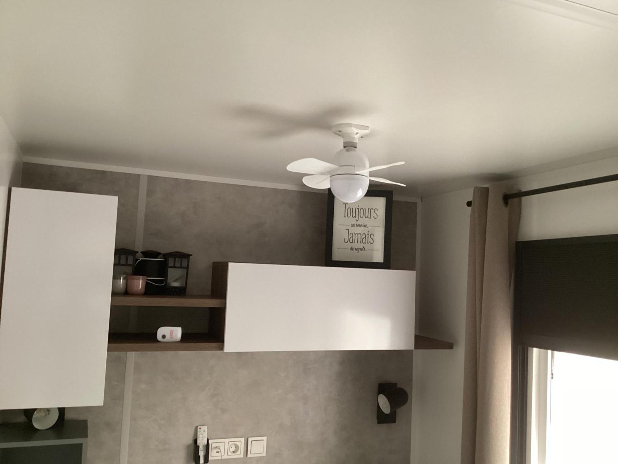 Campingplatz Frejus Tout Confort, Climatisation,Plus Ventilation Toutes Les Chambres, Linge De Lit Et De Toilette , Coffre Fort, Lave Vaisselle Machine A Laver Grande Terrasse Couverte Velos Et Wifi Possible
