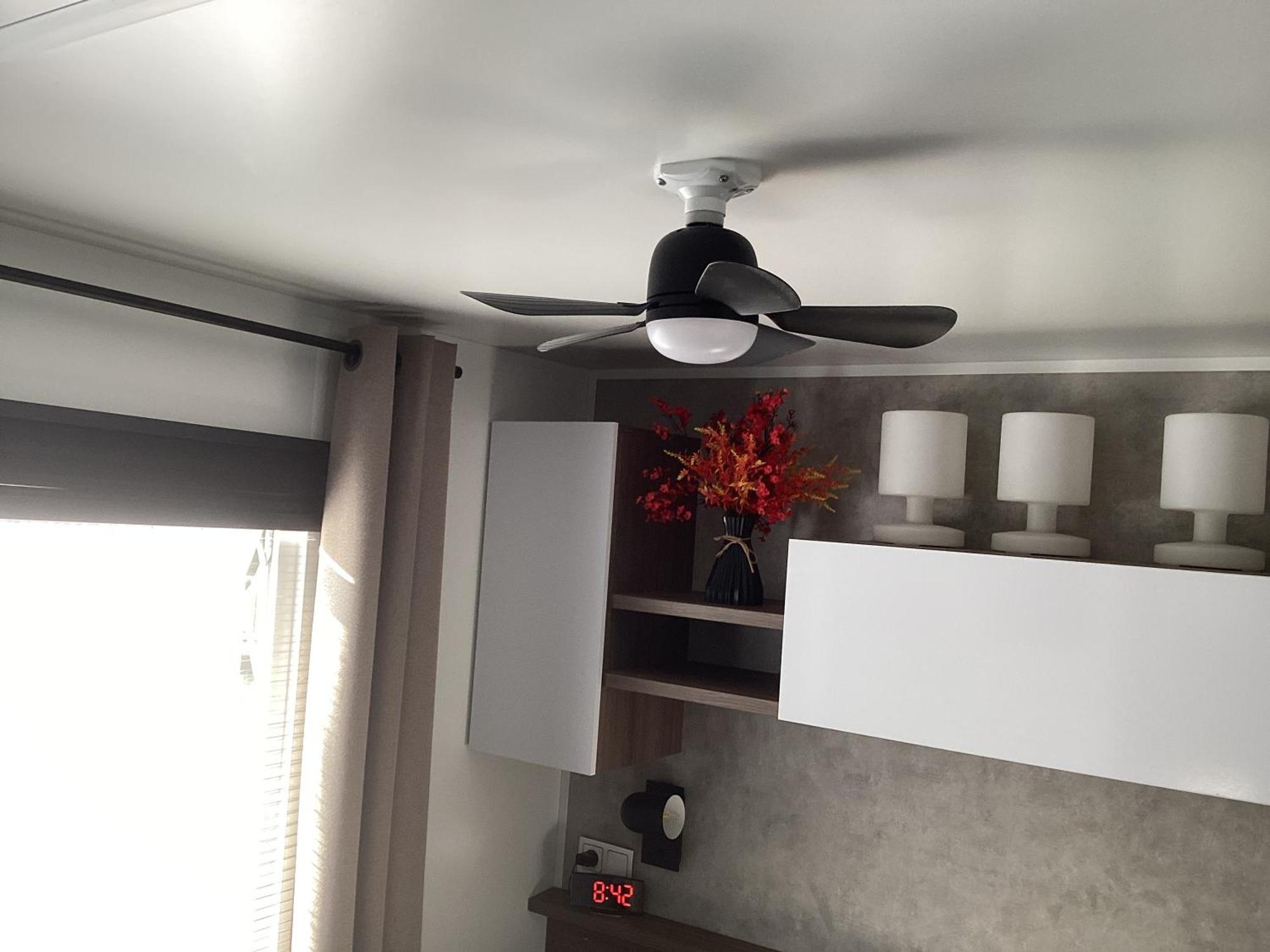 Frejus Tout Confort, Climatisation,Plus Ventilation Toutes Les Chambres, Linge De Lit Et De Toilette , Coffre Fort, Lave Vaisselle Machine A Laver Grande Terrasse Couverte Velos Et Wifi Possible Campingplatz *
